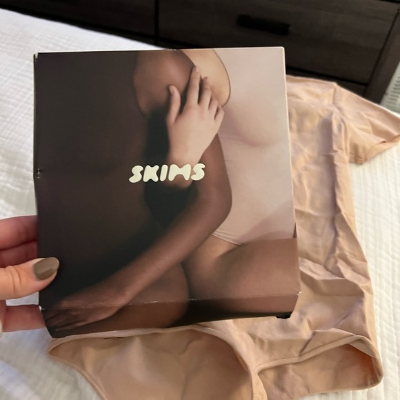 Skims ESSENTIAL T-SHIRT BODYSUIT Shapewear - Picture 10 of 10
